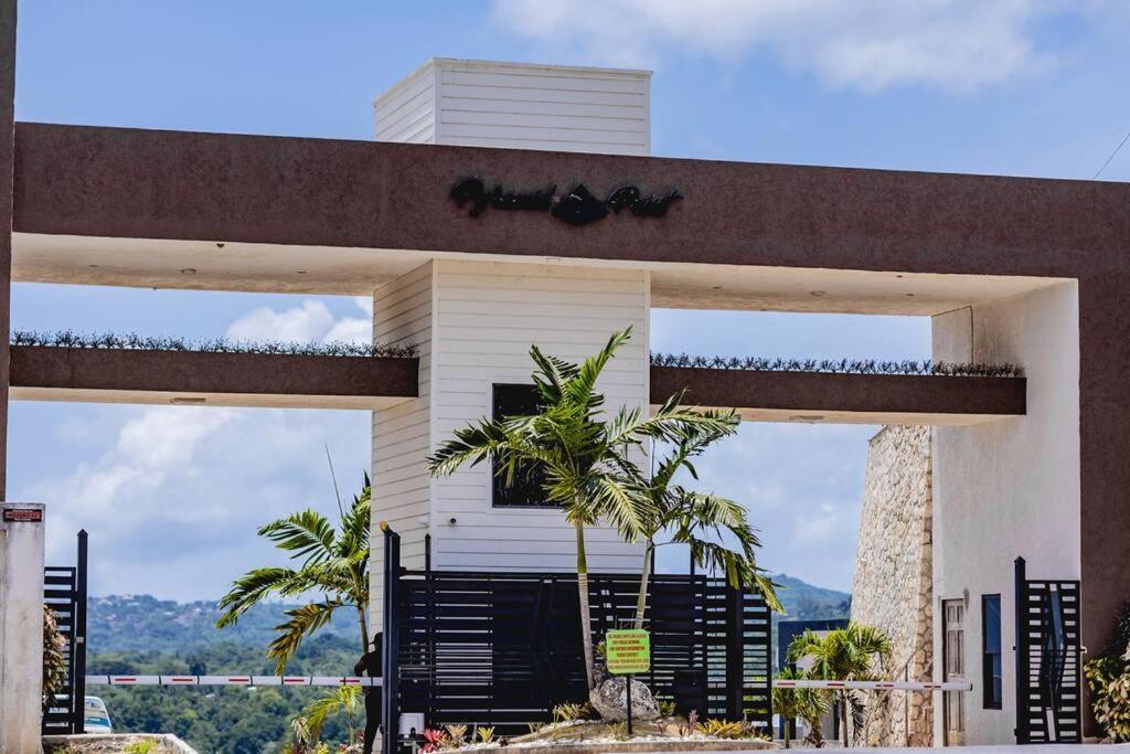 Willa Pyramid Point Manor Ocho Rios Zewnętrze zdjęcie